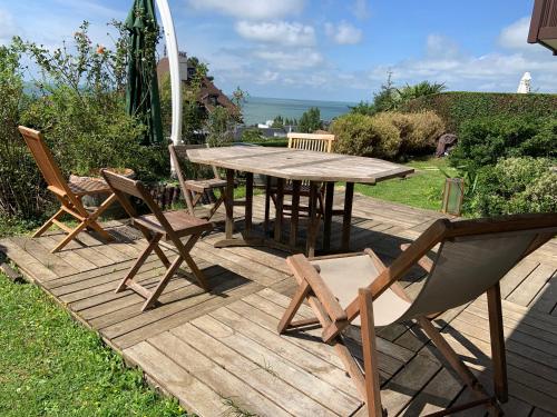 Grand rez de jardin-terrasse avec vue sur la mer - 2 chambres - Location saisonnière - Blonville-sur-Mer