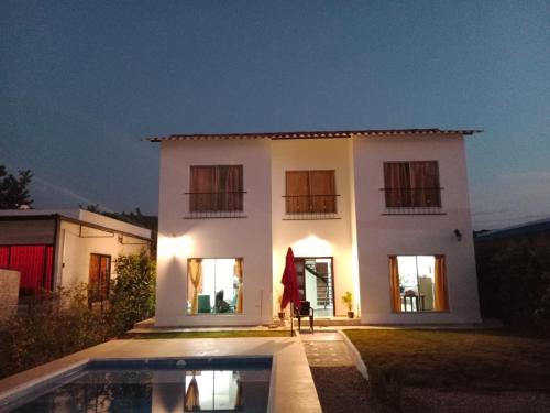 Casa Campestre La Victoria piscina privada, wifi in Ricaurte