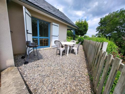 Gîte entre monts du Cantal et gorges de la Truyère avec piscine, terrasse et accès PMR - FR-1-742-455 Gîte entre monts du Cantal et gorges de la Truyère avec piscine, terrasse et accès PMR - FR-1-742-455