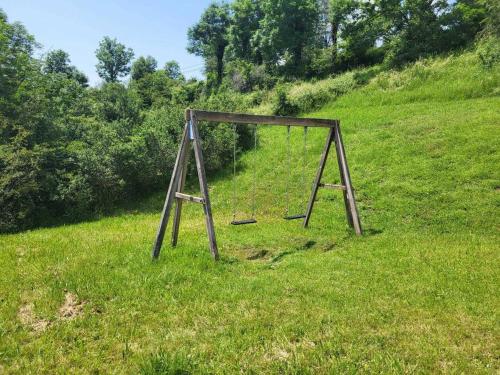 Gîte entre monts du Cantal et gorges de la Truyère avec piscine, terrasse et accès PMR - FR-1-742-455 Gîte entre monts du Cantal et gorges de la Truyère avec piscine, terrasse et accès PMR - FR-1-742-455
