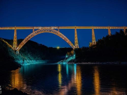 Gîte entre monts du Cantal et gorges de la Truyère avec piscine, terrasse et accès PMR - FR-1-742-455 Gîte entre monts du Cantal et gorges de la Truyère avec piscine, terrasse et accès PMR - FR-1-742-455