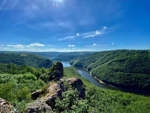 Gîte entre monts du Cantal et gorges de la Truyère avec piscine, terrasse et accès PMR - FR-1-742-455 Gîte entre monts du Cantal et gorges de la Truyère avec piscine, terrasse et accès PMR - FR-1-742-455