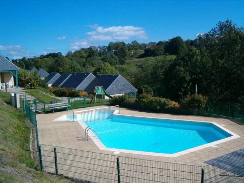 Maisonnette charmante avec piscine commune et terrasse privée en Cantal - FR-1-742-484 Maisonnette charmante avec piscine commune et terrasse privée en Cantal - FR-1-742-484