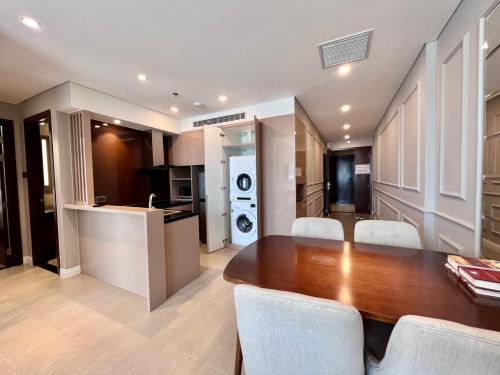 One-Bedroom Apartment image 7