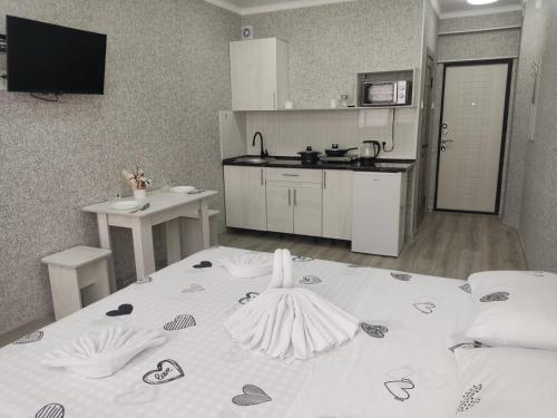 светлая студия 2-65 в ЖК Теремки-2 - Apartment - Almaty