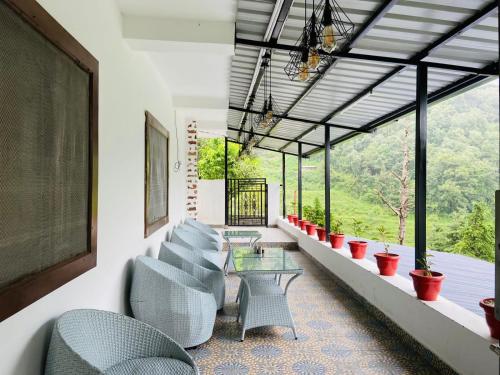 ระเบียง/ชานเรือน, StudioZ Paradise Hill Mussorrie in ตุธาร วิลเลจ