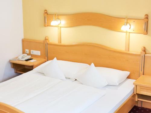 2 bedrooms, 3 beds