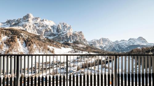 Apartment with Mountain View