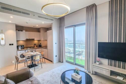 STAY BY LATINEM Luxury 1BR Holiday Home CVR A3109 near Burj Khalifa