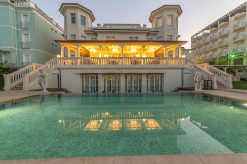 수영장, Hotel Carducci 76 in 카톨리카