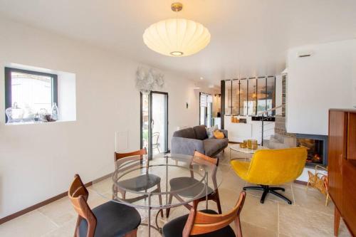 Maison chaleureuse en centre village avec cheminée (Maison chaleureuse en centre village avec cheminee) in Vezinnes