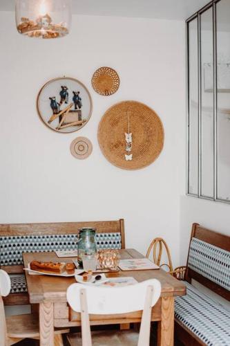 Maison chaleureuse en centre village avec cheminée (Maison chaleureuse en centre village avec cheminee) in فيزينيس