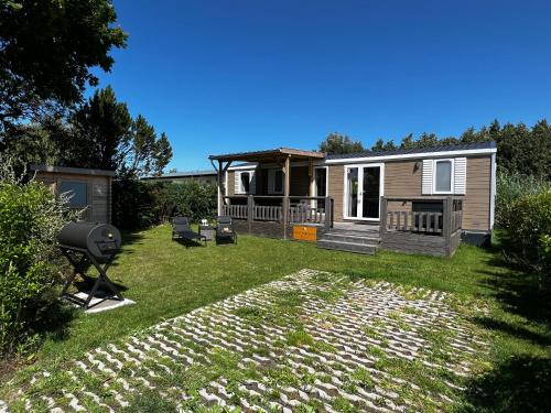 De Strandhoed Renesse, new & luxe chalet with garden en close to centrum & beach!