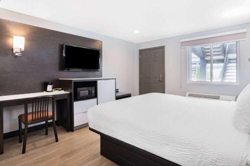 Days Inn & Suites by Wyndham Niagara Falls/Buffalo in Niagara Falls, USA