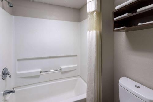 Days Inn by Wyndham Louisburg - image 11
