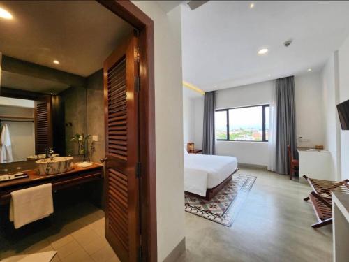 Deluxe Double Room image 10
