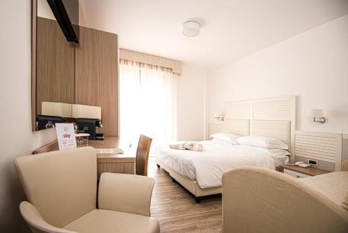 Hotel Savoy - image 6