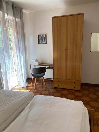 2 twin beds