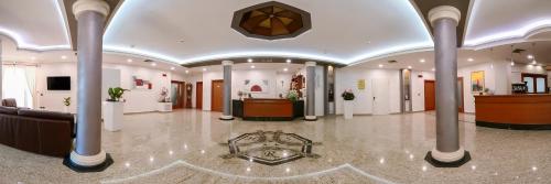 Előcsarnok, San Raffaele Hotel Restaurant & Resort in Castelluccio Superiore