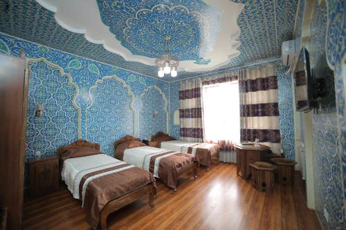 3 twin beds