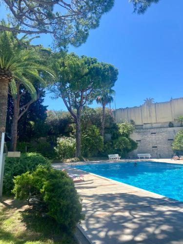 Studio à Golfe Juan, terrace, piscine, près plages