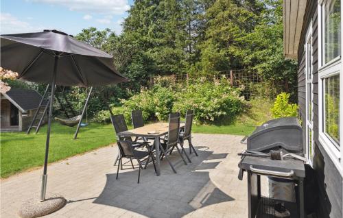 Gorgeous Home In Rnde With Kitchen