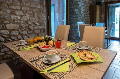  Borgo dei Sassi di Roccamalatina - Room and Breakfast in Rocca Malatina