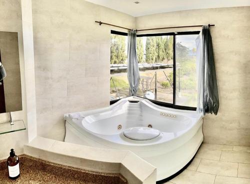 Quito Airport Suites Hotel in ตาบาเบลา