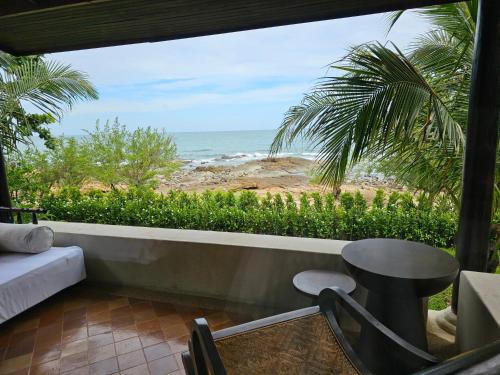 Balcony/terrace, Samed Tamarind Beach Resort in Ao Pudsa
