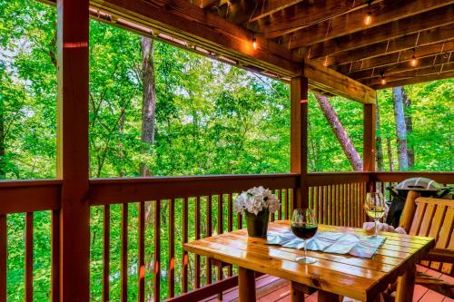 CABIN in a GATED RESORT with SEASONAL RESORT POOL