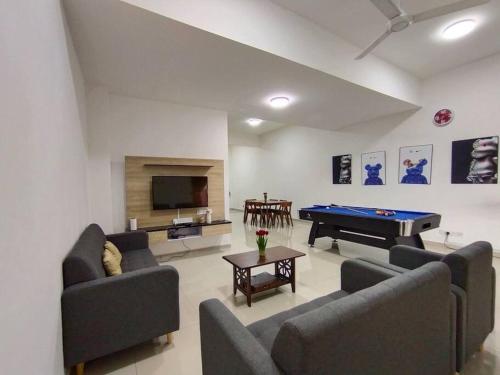 No 68 Sunlight Homestay 4R3B - 24 Pax, Karaoke
