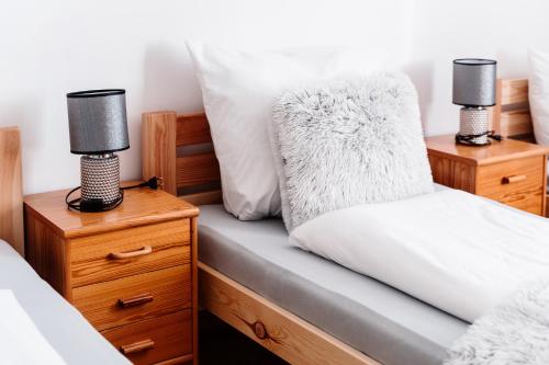 3 twin beds