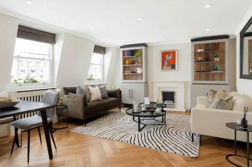 South Kensington Luxury Apartment Balcony, Museums & Heathrow 30min, Londyn