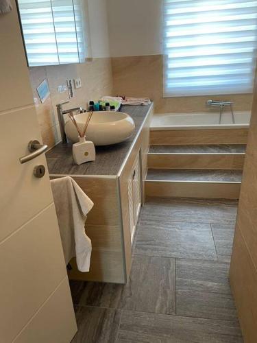 Baño, Moderne Wohnung mit Stil in Gross Gerungs