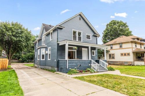 New! Luxury 1BR Flat near Downtown Mount Clemens secondary
