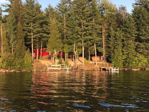 Well-appointed ADK cabin directly on 106’ water!