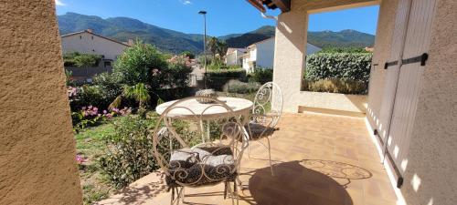 Chambre climatisée entre mer et montagne, avec SDB et WC privatifs - Pension de famille - Laroque-des-Albères