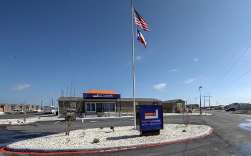 Instalodge Hotel and Suites Karnes City - 숙소 외관
