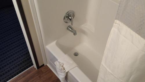 Instalodge Hotel and Suites Karnes City in Karnes City, USA