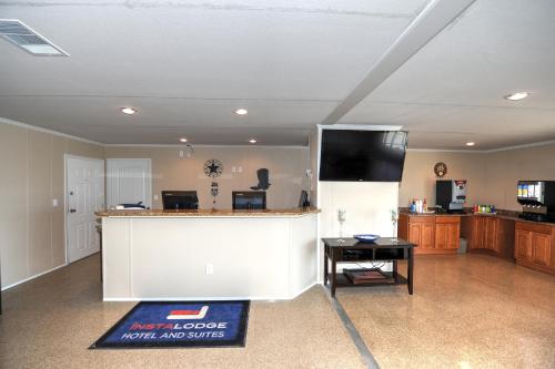 Instalodge Hotel and Suites Karnes City - 로비