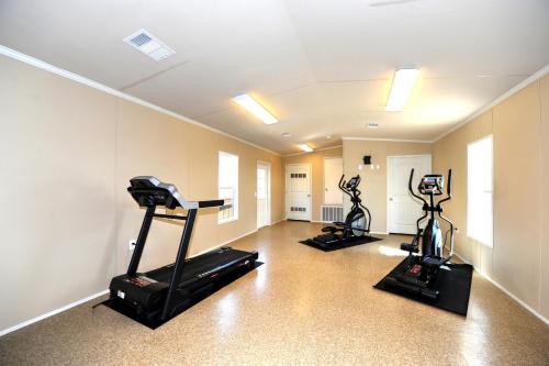 Instalodge Hotel and Suites Karnes City - 피트니스 센터