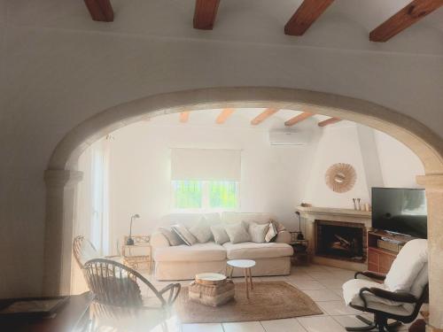 Privat 3bedroom Villa casa Karolida, Only 2,5 km from Arenal in อัดซูเบีย