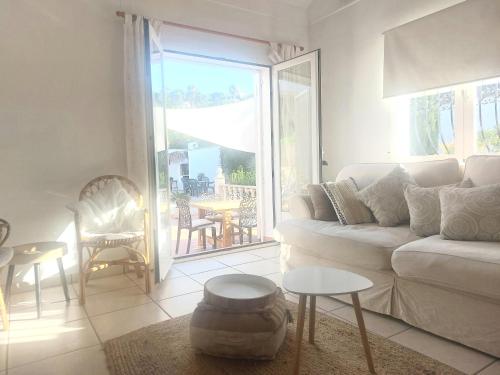 Privat 3bedroom Villa casa Karolida, Only 2,5 km from Arenal in อัดซูเบีย
