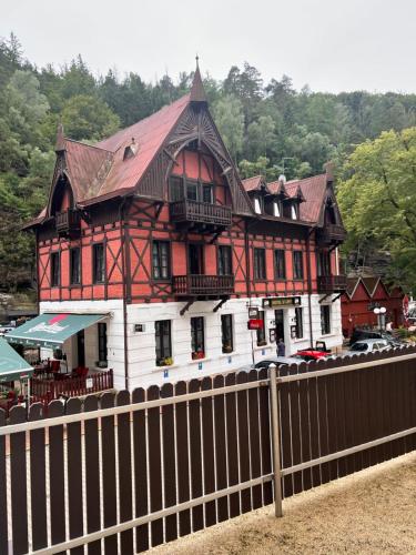 Hřensko 27 Apartmány (Hrensko 27 Apartmany) in 赫任斯克