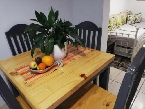 Rondebosch East Garlandale STRICTLY HALAAL, fresh garden cottage Rondebosch East Garlandale STRICTLY HALAAL, fresh garden cottage