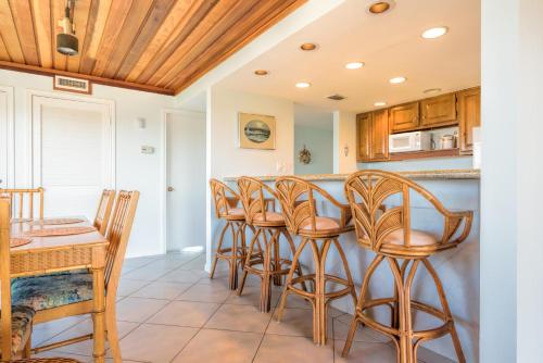 Sea Gull Beachfront Condos by Padre Getaways - image 9