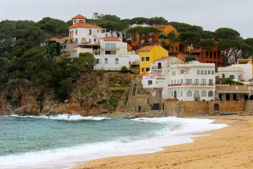 Beach apartment overseeing the sea