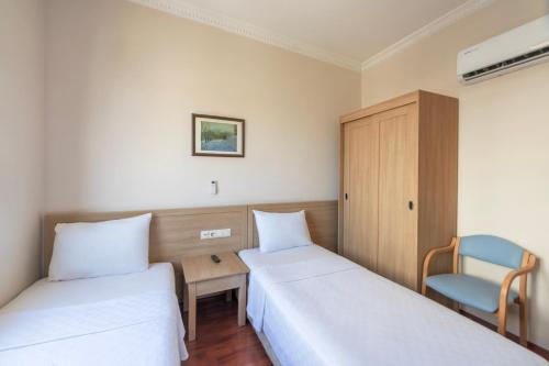 Double or Twin Room image 2