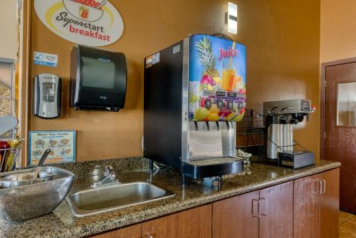 Super 8 by Wyndham Alamosa - main image