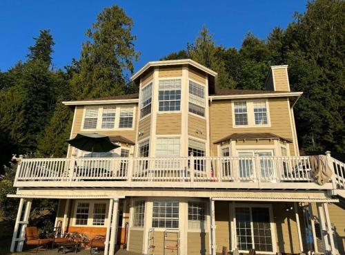 Port Orchard Luxury Retreat